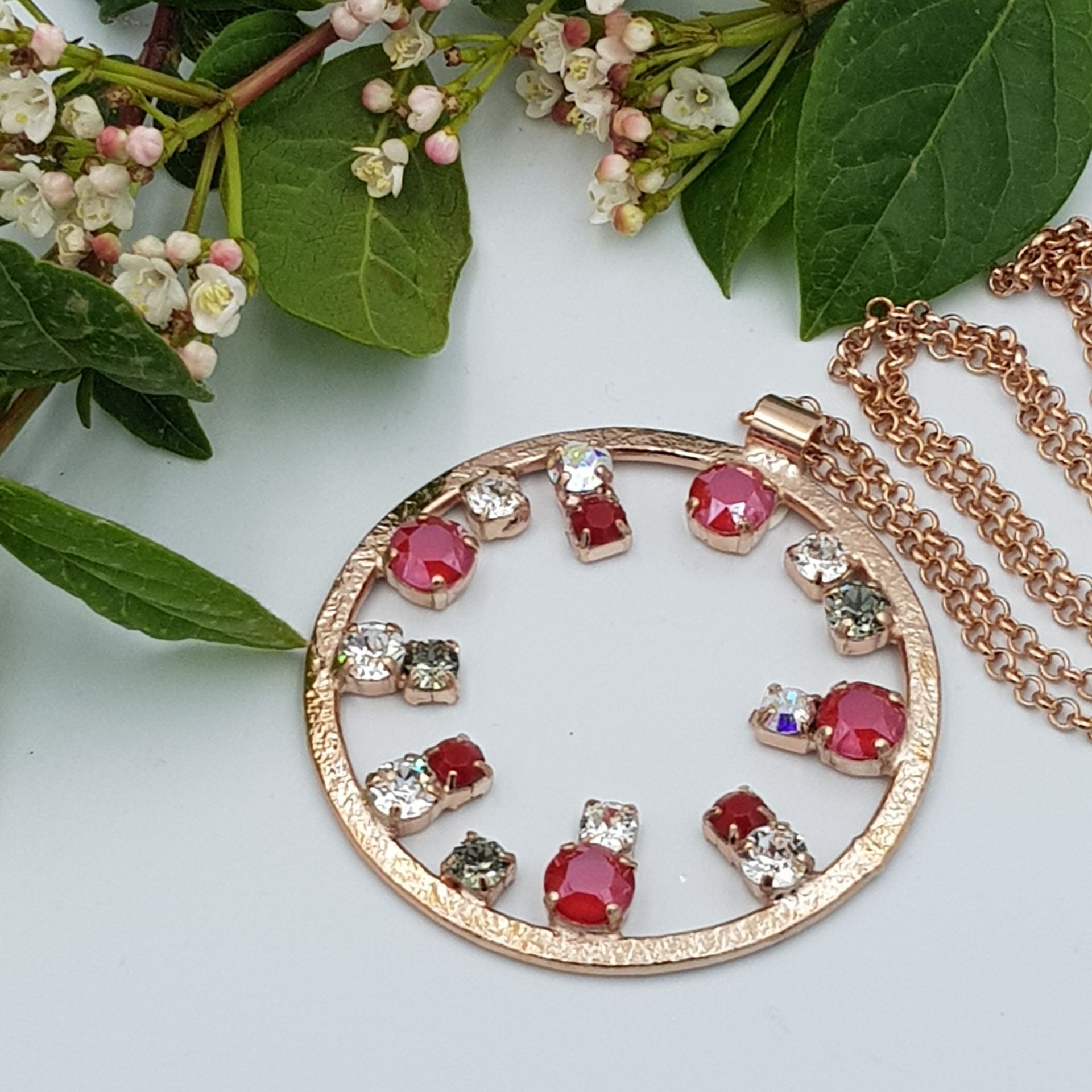ΚΟΛΙΕ ΕΠΙΧΡΥΣΟ ΜΕ ΡΟΖ ΧΡΥΣΟ ΚΑΙ SWAROVSKI ΚΟΚΚΙΝΟ ΓΚΡΙ & ΔΙΑΦΑΝΟ